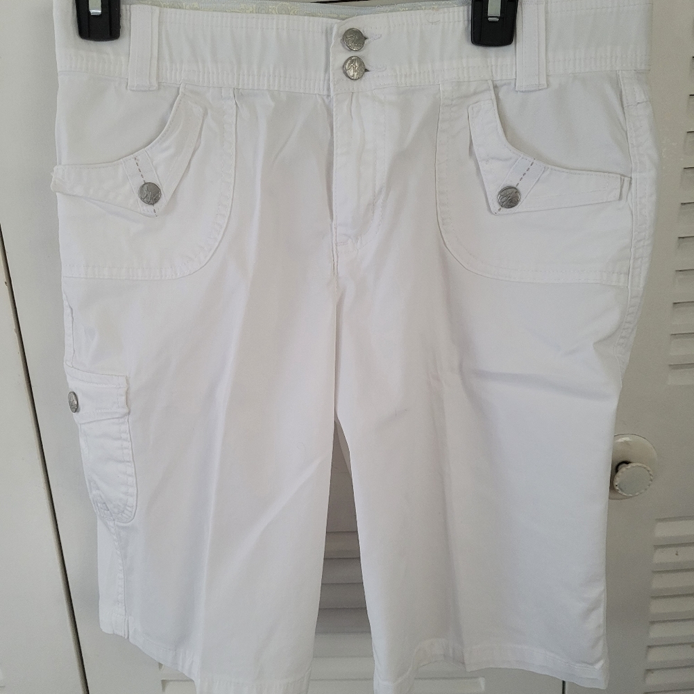 Gloria Vanderbilt white shorts